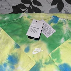 Green yellow blue and white Nike Tee loose fit
